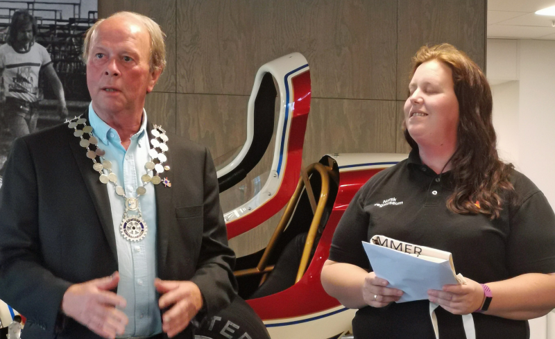 Flott orientering og omvisning ved det nye kjøretøyhistoriske museet på Hunderfossen.