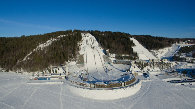 Tirsdag kvelden prioriterer vi Raw Air i Lysgårdsbakkene