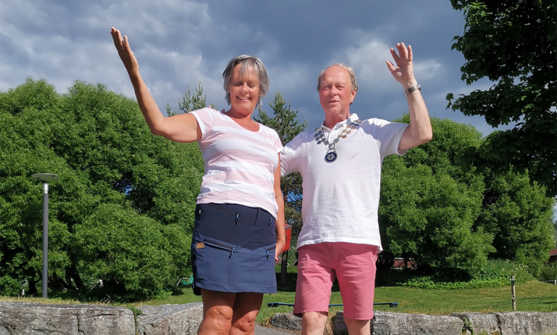 Ragnhild Falkenberg, leder av arrangementskomiteen, og president Halvor Møllerløkken ønsker medlemmer og ledsagere velkommen til sommeravslutning i Lillehammer Rotary onsdag 24. juni kl. 1900.