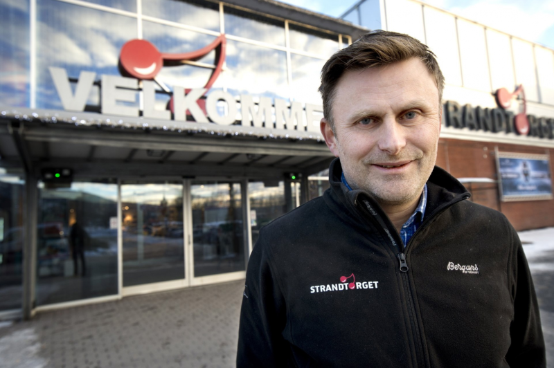 29 medlemmer fulgte senterleder Erik Skjellerud informere om Strandtorget digitalt på Zoom i Rotarymøtet tirsdag kveld.