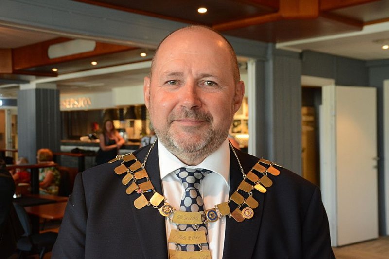 Guvernør Roald Fiksdal besøker Rotaryklubben