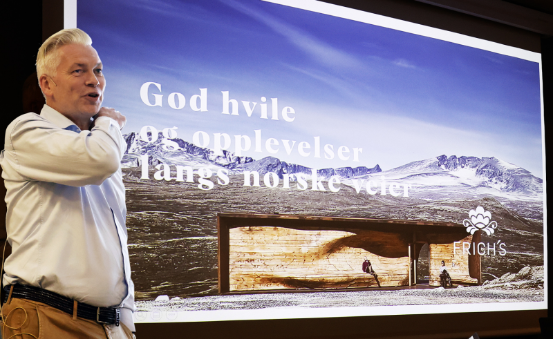 Serveringsgründeren Øyvind Frich i Rotarymøtet tirsdag kveld.