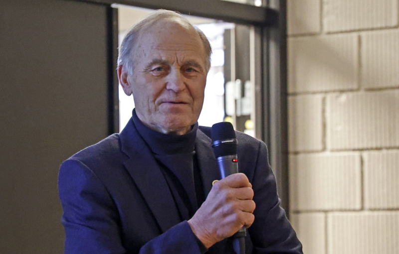 Einar Moe fikk blomster og takk for sitt arbeide som dugnadsorganisator