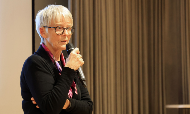 Vel 50 medlemmer i byens to Rotaryklubber hørte Anne Enger om arbeidet i Nobelkomiteen mandag kveld på Scandic Lillehammer Hotel.