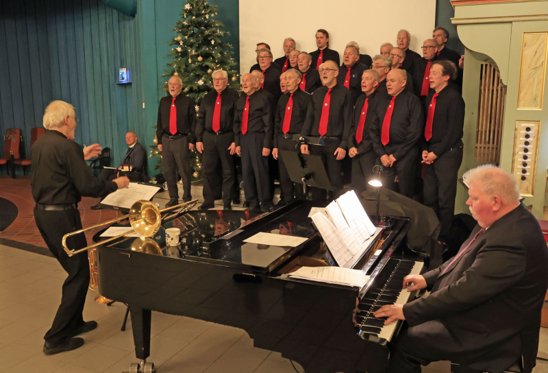 Det ble en vakker og stemningsfull juleavslutning for  Mesna og Lillehammer Rotaryklubber i Nordre Ål kirke mandag kveld.