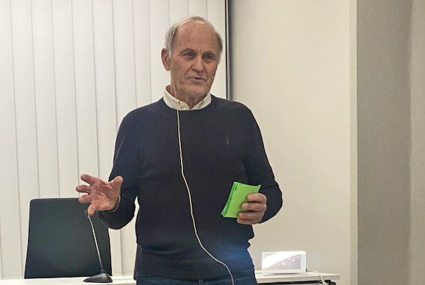 En lydhør forsamling hørte Einar Moe i Rotarymøtet sist tirsdag kveld om sine opplevelser som gjeter i Øyerfjellet sommeren 2022.