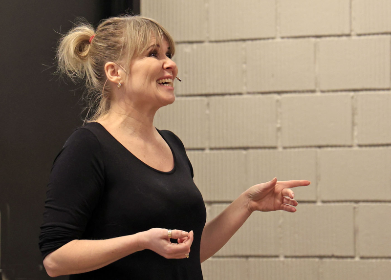 Clarissa Bergh, et fyrverkeri av en kinosjef, fikk trampeklapp fra 31 tilhørere for sin engasjerte orientering om Lillehammer kino i Rotarymøtet tirsdag kveld.