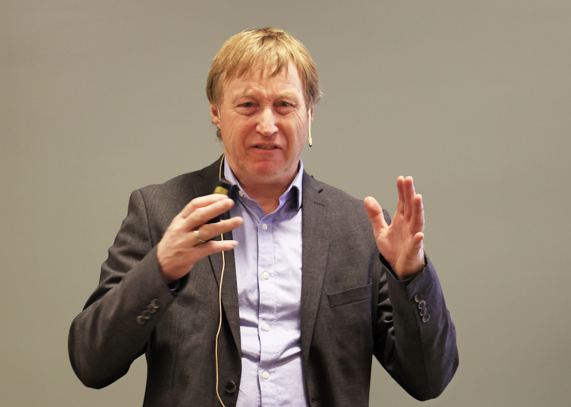 Det var 26 engasjerte tilhørere i Lillehammer Rotary tirsdag kveld da Geir Korsvold, avdelingssjef i Glommen Mjøsen Skog, informerte om «Hva skjer med skogen når temperaturen stiger?».