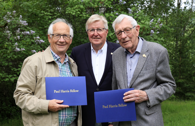 Jarle Bragelien og Jørgen Skaug fikk Paul Harris Fellows hedersbevisning for stor innsats i Lillehammer Rotaryklubb i mange år.