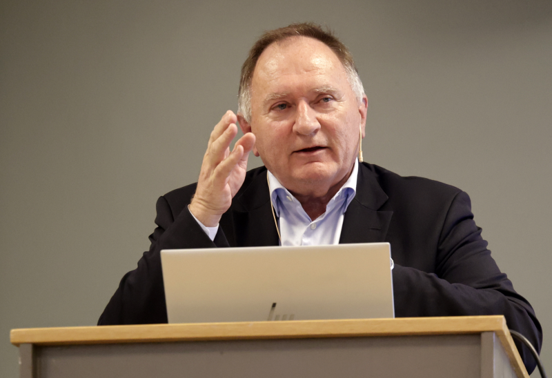 Tidligere forsvarssjef Sverre Diesen i Lillehammer Rotary tirsdag kveld 30. april