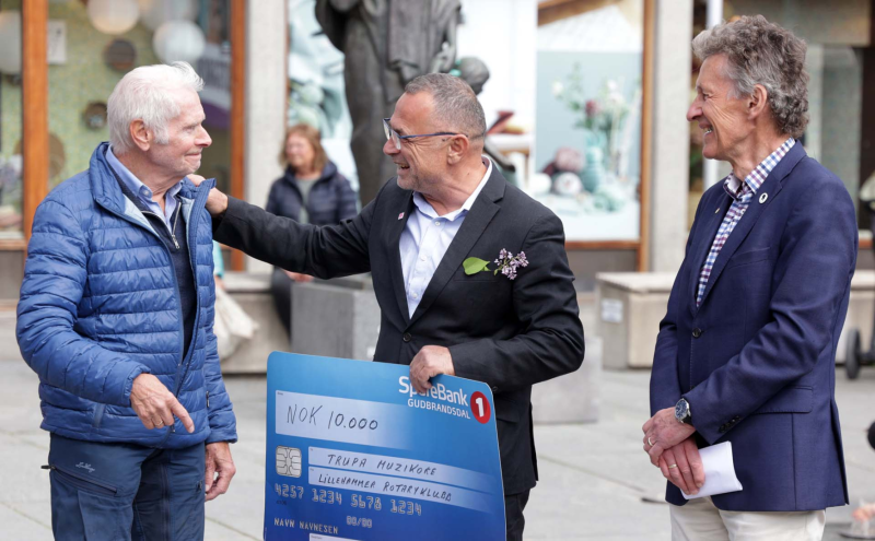Fantastisk konsert av Trupa Muzikore fra Albania på Sigrid Undsets plass.