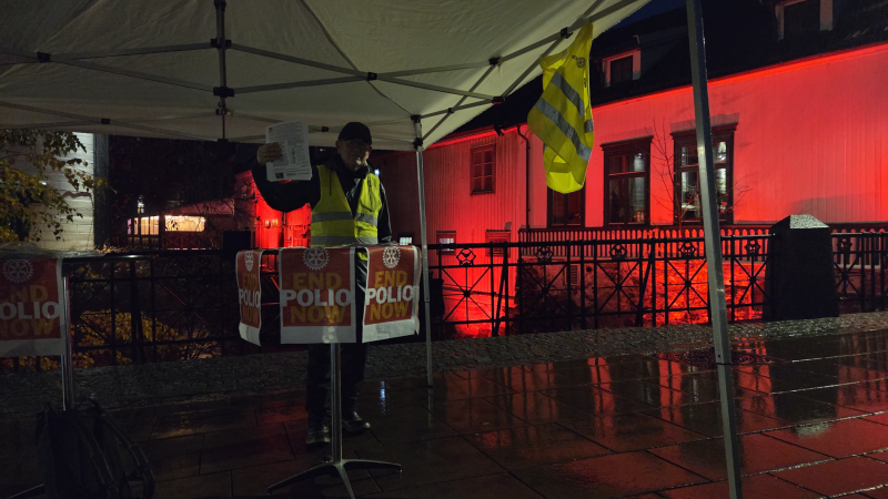 Mesnaelva ble lyst opp på Poliodagen 24. oktober